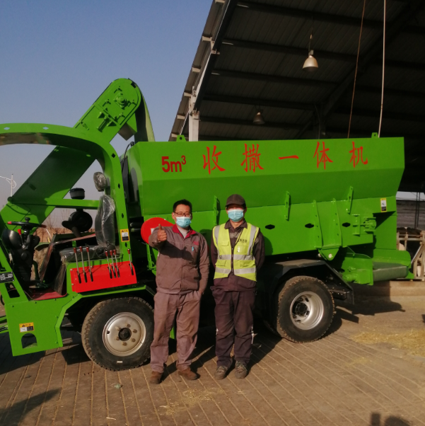 山東省德州光明牧場(chǎng)5立方收撒一體機(jī)(pic1)